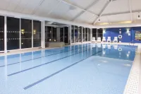 Holiday Inn LEEDS - BRIGHOUSE by IHG - Kolam Renang