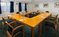 Holiday Inn Express STAFFORD by IHG - parking