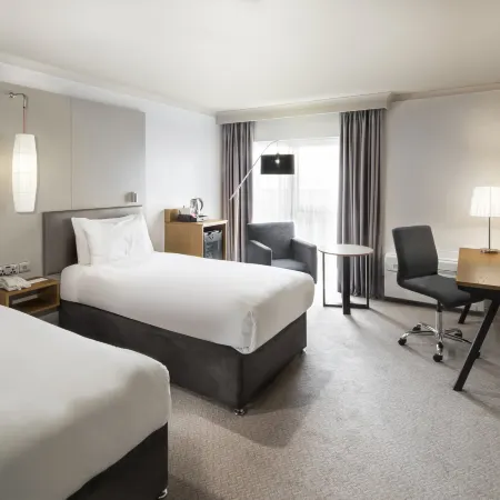 Crowne Plaza PLYMOUTH by IHG Отели рядом с достопримечательностью «Торговый центр "Марш-Миллз"»