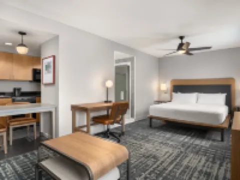 โฮมวูดสวีทส์ บายฮิลตัน นิวทาวน์ - แลงฮอร์น PA โรงแรมในBucks County