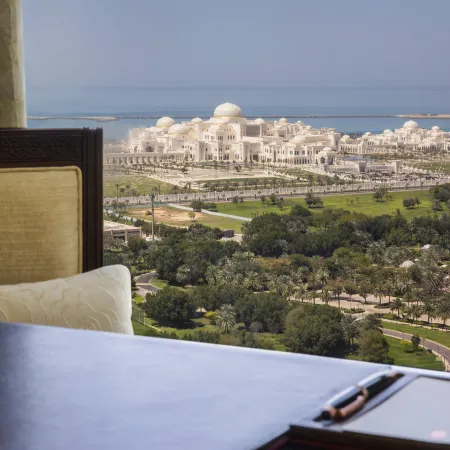 Bab Al Qasr Hotel