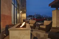 Staybridge Suites OVERLAND PARK-KANSAS CITY AREA by IHG - موقف سيارات
