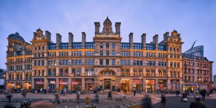 Roomzzz Manchester Victoria Hotels near Oldham Street