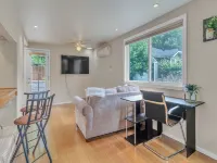 Cozy Rose Cottage in Salem