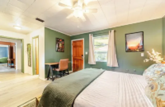 Spacious 3Br/2Bath Downtown Gem w/ Huge Yard • Firepit • Grill