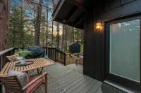 Alpine Nine - Modern, cozy cabin in the woods close to town