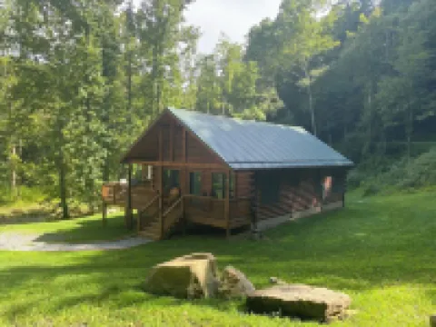 New 2/2 log cabin, rushing trout stream, hot tub, fireplace, 4 acres