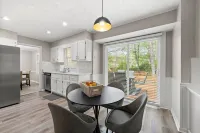 Beautiful Newly-Renovated Home in Indian Hills Hotels in East Cobb