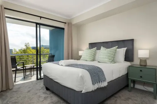 Modern 2 Bed Century City Apartment, Pool and Braai