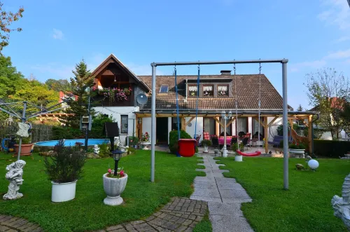 Gemutliches Ferienhaus Mit Pool in Blankenburg
