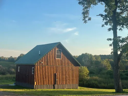 Quiet 2-bedroom country cabin with scenic views 3 miles from Norwich NY.