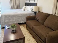 Cheerful cabin with KING bed and WiFi, AC in charming Plainview Hotels in Plainview