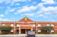 Super 8 by Wyndham Elgin Hotels near Elgin Downtown Metra Station