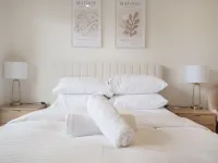 Ground Level 1-Bed: Courtyard & Alfresco Dining Hotels in Phillip