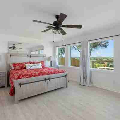 Guadalupe Bluff Farmhouse 3 Bedroom Home by Redawning Rooms