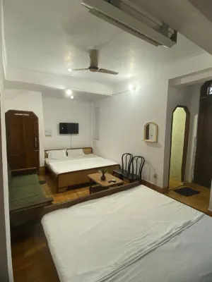 Prashant Residency Bal Mandir Play Ground 주변 호텔