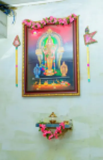 โรงแรม บรีซแลนด์ - สถานีรถไฟ เอโรด