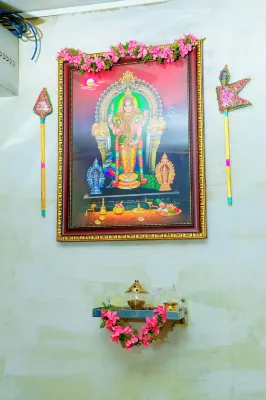 โรงแรม บรีซแลนด์ - สถานีรถไฟ เอโรด