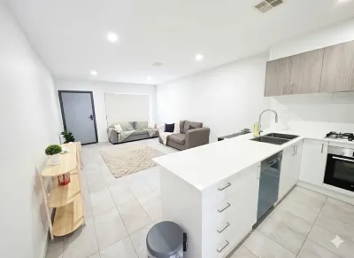 Stylish 2BR Retreat Near UC & Belconnen Mall Hotels in 