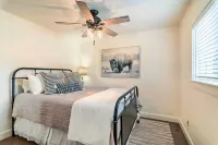 Cozy Farmhouse-Style Cottage by Mighty 5 Ntl Parks - 3-Star