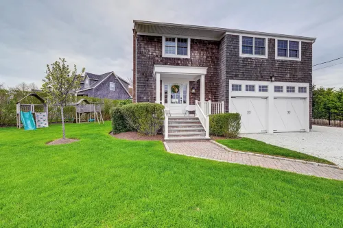 Stunning Westhampton Beach Home w/ Private Pool - Parkplatz