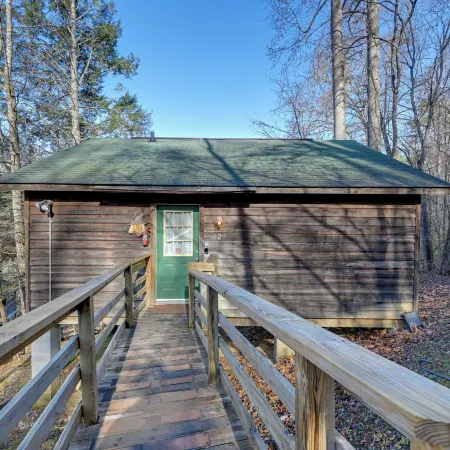 'Gone Hiking' Bryson City Cabin w/ Hot Tub & Grill
