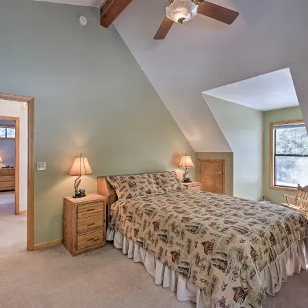 Peaceful Arnold Home w/ Hot Tub Near Bear Valley! Ξενοδοχεία στην πόλη Arnold