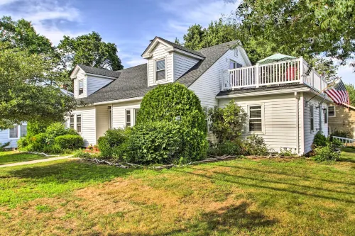 Walk to Beach: Maine Home w/ Hot Tub & Deck! - Pet friendly