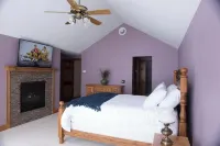 Lake Front House with Pool and Hot Tub and Game Room Hotels in Cicero