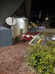 Regency Inn - parking
