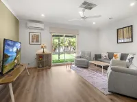 Charming 3-Bed Family Home with Amazing Garden Hotels in Werribee