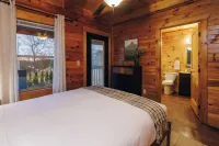 Klyfta Haus, 4Br, Lakeview, Fishing, Hot Tub, Firepit, Shuffleboard, EV Charger