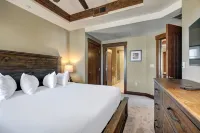 Luxury  at Base of Peak 8, Steps from Winter Activities 2 Bedroom Condo by RedAwning - Spa