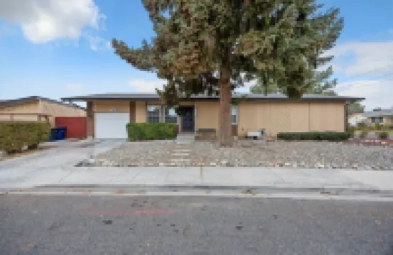Remodeled, Quiet Hideaway with Private Hot Tub