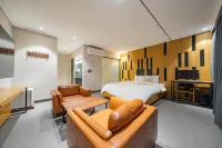 F Hotel Yeongdeungpo - parking