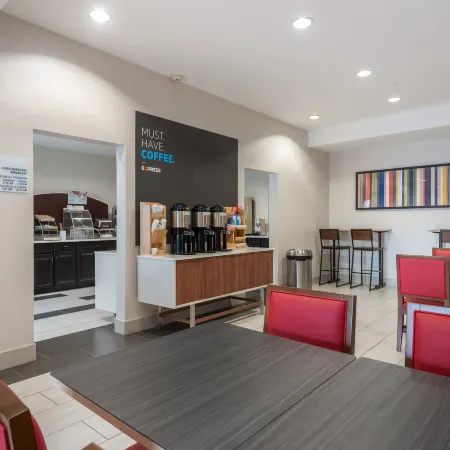 Holiday Inn Express & Suites LAGRANGE by IHG