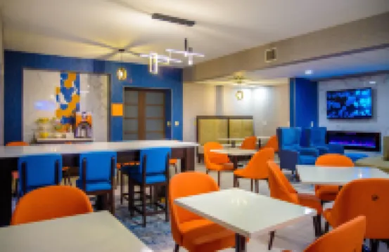 La Quinta Inn & Suites by Wyndham Fayetteville I-95
