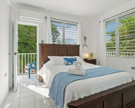 Punta Aguila Beach House/Pool/ Billiard Table/ 7 Beds + 2 Private Rooms Hotels in Pole Ojea