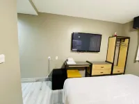 Rodeway Inn Near JFK Airport Hotels near John F Kennedy Intl. Airport