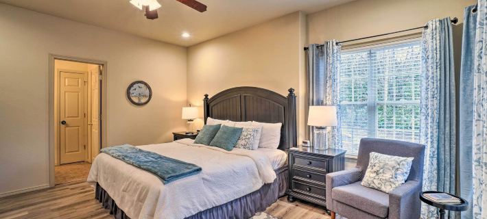 Branson West Villa w/ Golf Course View & Pool! Hotels in Stone County