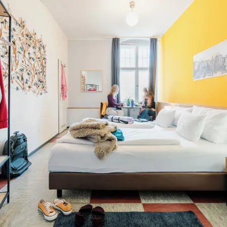 Three Little Pigs Hostel - Your Berlin Castle