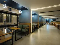 Roya Downtown Boutique Hotel Отели рядом с достопримечательностью «Радужная улица»