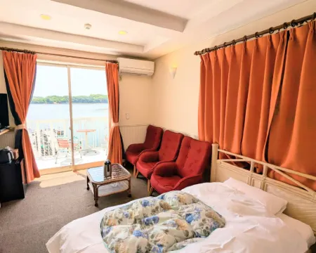 Petit Hotel Kashikojima Harbor Hoteles en Shima