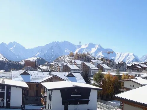 Apartment in Les Choucas by Ski Slopes - Homestays