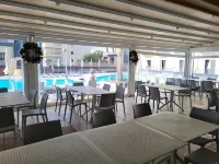 Topaz Hotel - breakfast
