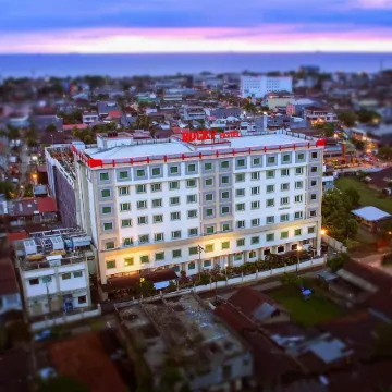 Rocky Plaza Hotel Padang
