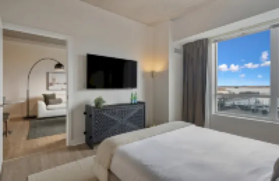 Lux 2BR in Assembly Square | Pool & Fitness Center Hotels near Assembly Row