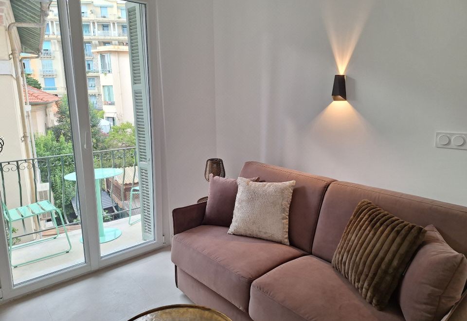 니스의 아트리 앤 시크 썸네일