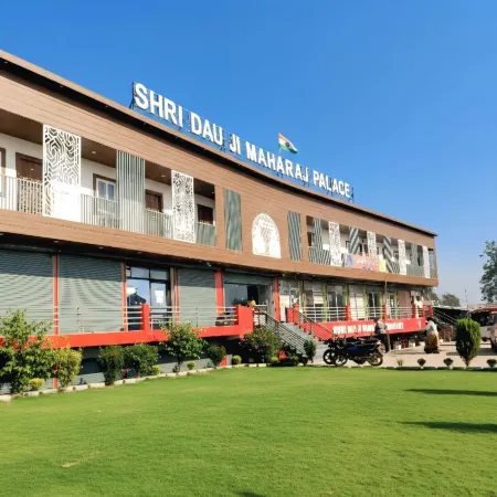 Hotel Shri Dauji Maharaj Palace