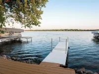 Water's Edge Retreat Hotels in Wright County
